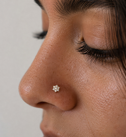 14Kt Yellow Gold Clear CZ Flower L Bend Nose Ring